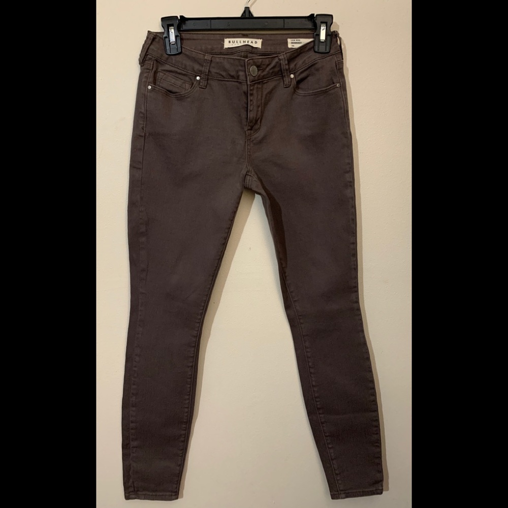 Size 26 Low rise Bullhead jeans good condition